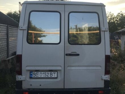 Белый Мерседес Sprinter, объемом двигателя 2.2 л и пробегом 380 тыс. км за 5000 $, фото 1 на Automoto.ua