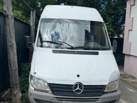Белый Мерседес Sprinter, объемом двигателя 2.1 л и пробегом 300 тыс. км за 2700 $, фото 1 на Automoto.ua