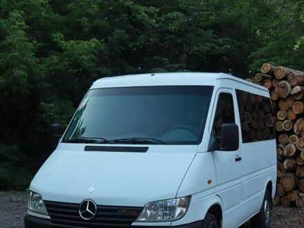 Белый Мерседес Sprinter, объемом двигателя 2.2 л и пробегом 400 тыс. км за 8800 $, фото 1 на Automoto.ua