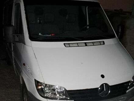 Белый Мерседес Sprinter, объемом двигателя 2.1 л и пробегом 560 тыс. км за 5000 $, фото 1 на Automoto.ua
