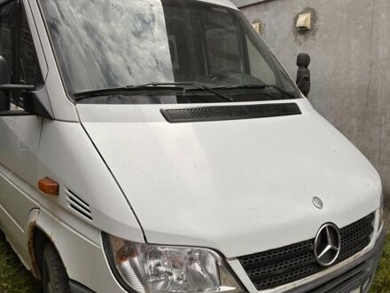 Белый Мерседес Sprinter, объемом двигателя 2.1 л и пробегом 300 тыс. км за 6300 $, фото 1 на Automoto.ua