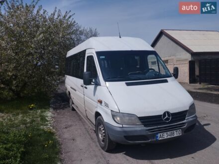 Белый Мерседес Sprinter, объемом двигателя 2.1 л и пробегом 220 тыс. км за 4900 $, фото 1 на Automoto.ua