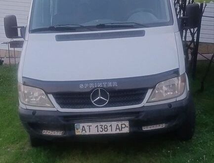 Белый Мерседес Sprinter, объемом двигателя 2.2 л и пробегом 300 тыс. км за 7500 $, фото 1 на Automoto.ua