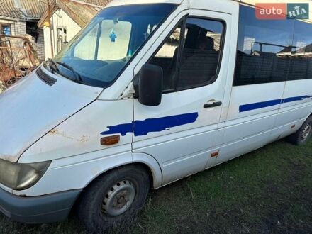 Белый Мерседес Sprinter, объемом двигателя 2.3 л и пробегом 700 тыс. км за 5000 $, фото 1 на Automoto.ua