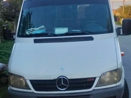 Белый Мерседес Sprinter, объемом двигателя 2.69 л и пробегом 728 тыс. км за 6500 $, фото 1 на Automoto.ua