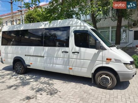 Белый Мерседес Sprinter, объемом двигателя 2.69 л и пробегом 200 тыс. км за 12000 $, фото 1 на Automoto.ua