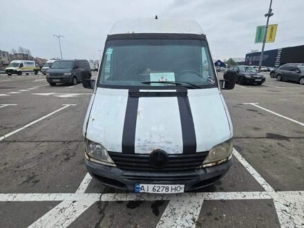 Белый Мерседес Sprinter, объемом двигателя 2.2 л и пробегом 220 тыс. км за 2300 $, фото 1 на Automoto.ua