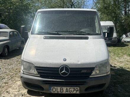 Белый Мерседес Sprinter, объемом двигателя 2.2 л и пробегом 371 тыс. км за 3800 $, фото 1 на Automoto.ua