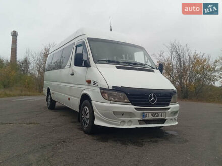 Белый Мерседес Sprinter, объемом двигателя 2.2 л и пробегом 628 тыс. км за 9100 $, фото 1 на Automoto.ua