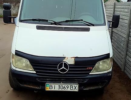 Белый Мерседес Sprinter, объемом двигателя 2.2 л и пробегом 484 тыс. км за 4700 $, фото 1 на Automoto.ua