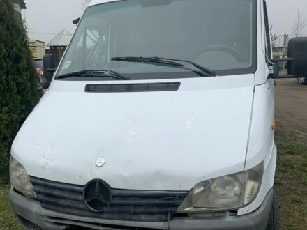 Белый Мерседес Sprinter, объемом двигателя 2.2 л и пробегом 420 тыс. км за 2400 $, фото 1 на Automoto.ua