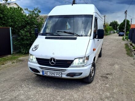 Мерседес Sprinter 2002 в Днепре (Днепропетровске) на Automoto.ua Белый Мерседес Sprinter, объемом двигателя 2.1 л и пробегом 700 тыс. км за 7500 $, фото 1 на Automoto.ua