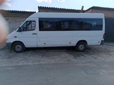 Белый Мерседес Sprinter, объемом двигателя 2.7 л и пробегом 240 тыс. км за 9493 $, фото 1 на Automoto.ua