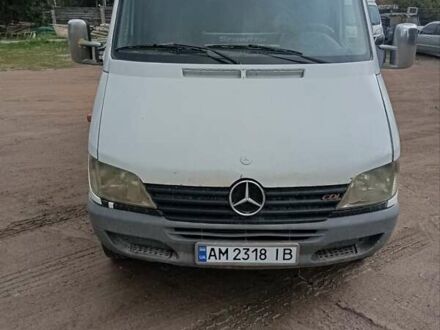 Белый Мерседес Sprinter, объемом двигателя 2.69 л и пробегом 280 тыс. км за 10300 $, фото 1 на Automoto.ua