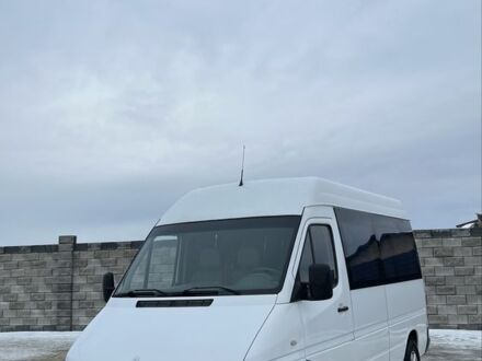 Белый Мерседес Sprinter, объемом двигателя 2.1 л и пробегом 348 тыс. км за 7800 $, фото 1 на Automoto.ua