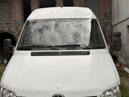 Белый Мерседес Sprinter, объемом двигателя 2.1 л и пробегом 300 тыс. км за 6300 $, фото 1 на Automoto.ua