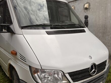 Белый Мерседес Sprinter, объемом двигателя 2.1 л и пробегом 300 тыс. км за 6300 $, фото 1 на Automoto.ua