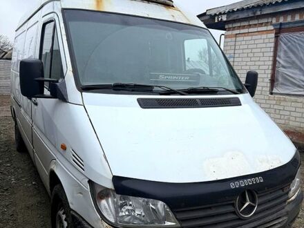 Белый Мерседес Sprinter, объемом двигателя 2.2 л и пробегом 477 тыс. км за 5500 $, фото 1 на Automoto.ua