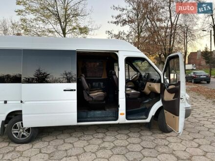 Белый Мерседес Sprinter, объемом двигателя 2.69 л и пробегом 560 тыс. км за 11900 $, фото 1 на Automoto.ua