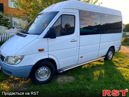 Белый Мерседес Sprinter, объемом двигателя 2.7 л и пробегом 700 тыс. км за 8400 $, фото 1 на Automoto.ua