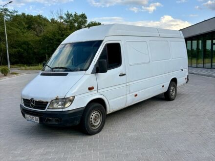 Белый Мерседес Sprinter, объемом двигателя 2.1 л и пробегом 400 тыс. км за 6900 $, фото 1 на Automoto.ua