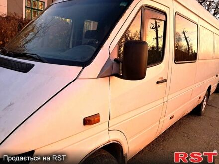 Білий Мерседес Sprinter, об'ємом двигуна 2.2 л та пробігом 390 тис. км за 2900 $, фото 1 на Automoto.ua