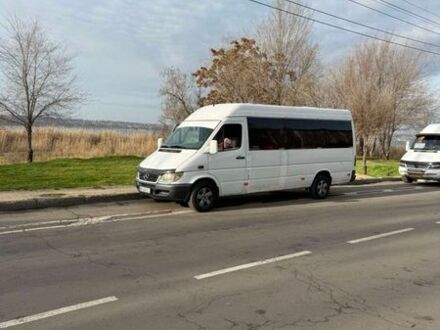 Белый Мерседес Sprinter, объемом двигателя 2.15 л и пробегом 300 тыс. км за 7000 $, фото 1 на Automoto.ua