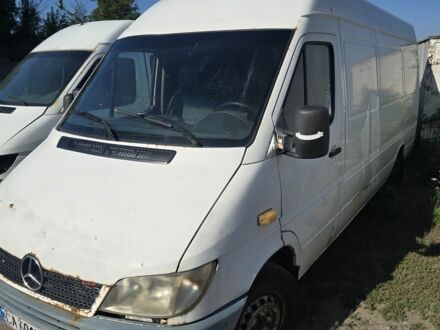 Белый Мерседес Sprinter, объемом двигателя 2.1 л и пробегом 300 тыс. км за 4201 $, фото 1 на Automoto.ua