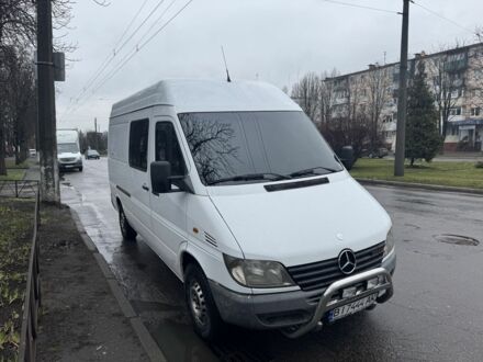 Мерседес Sprinter 2003 в Кременчуге на Automoto.ua Белый Мерседес Sprinter, объемом двигателя 2.2 л и пробегом 650 тыс. км за 10000 $, фото 1 на Automoto.ua