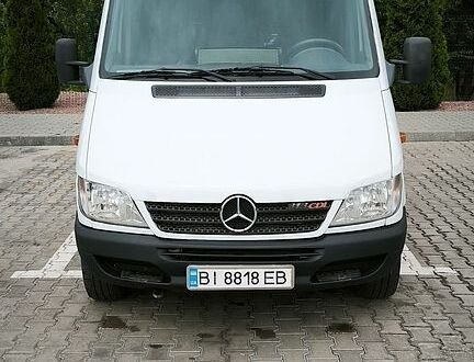 Белый Мерседес Sprinter, объемом двигателя 2.69 л и пробегом 593 тыс. км за 12000 $, фото 1 на Automoto.ua