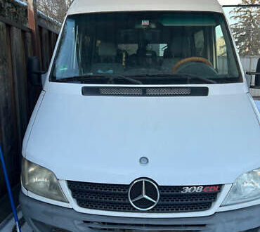 Белый Мерседес Sprinter, объемом двигателя 2.2 л и пробегом 392 тыс. км за 9900 $, фото 1 на Automoto.ua