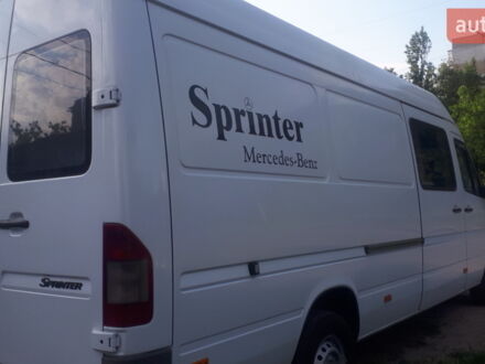 Белый Мерседес Sprinter, объемом двигателя 2.2 л и пробегом 500 тыс. км за 10000 $, фото 1 на Automoto.ua