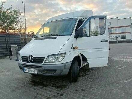 Белый Мерседес Sprinter, объемом двигателя 2.69 л и пробегом 225 тыс. км за 12500 $, фото 1 на Automoto.ua