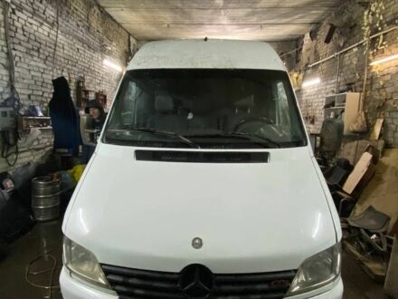 Білий Мерседес Sprinter, об'ємом двигуна 2.7 л та пробігом 820 тис. км за 6500 $, фото 1 на Automoto.ua