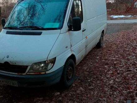Белый Мерседес Sprinter, объемом двигателя 2.2 л и пробегом 400 тыс. км за 3200 $, фото 1 на Automoto.ua
