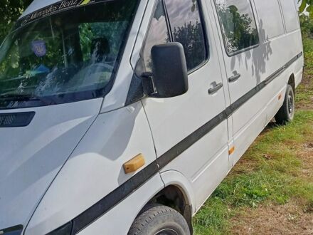 Белый Мерседес Sprinter, объемом двигателя 2.15 л и пробегом 500 тыс. км за 6200 $, фото 1 на Automoto.ua