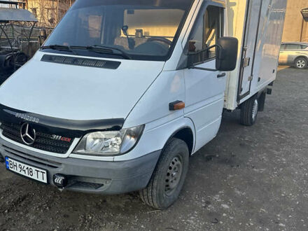 Белый Мерседес Sprinter, объемом двигателя 2.2 л и пробегом 450 тыс. км за 11600 $, фото 1 на Automoto.ua