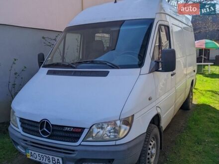 Белый Мерседес Sprinter, объемом двигателя 2.2 л и пробегом 487 тыс. км за 5800 $, фото 1 на Automoto.ua