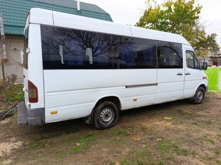 Белый Мерседес Sprinter, объемом двигателя 2.2 л и пробегом 400 тыс. км за 5200 $, фото 1 на Automoto.ua