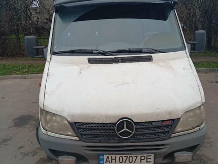 Белый Мерседес Sprinter, объемом двигателя 2.15 л и пробегом 100 тыс. км за 10000 $, фото 1 на Automoto.ua