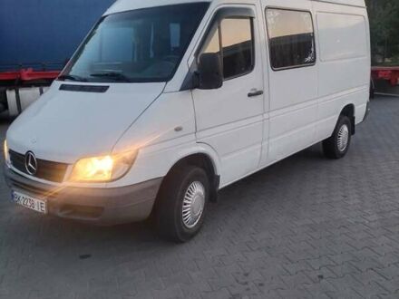 Белый Мерседес Sprinter, объемом двигателя 2.15 л и пробегом 568 тыс. км за 7999 $, фото 1 на Automoto.ua