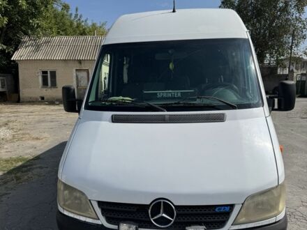 Белый Мерседес Sprinter, объемом двигателя 2.7 л и пробегом 450 тыс. км за 10016 $, фото 1 на Automoto.ua
