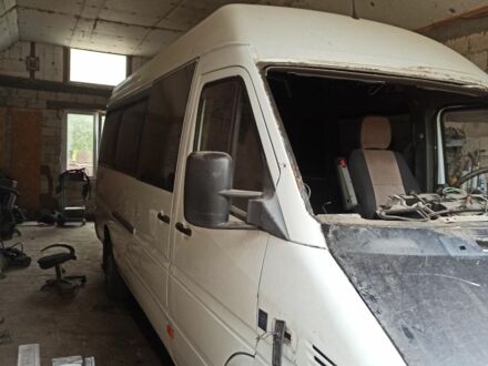 Белый Мерседес Sprinter, объемом двигателя 2.7 л и пробегом 470 тыс. км за 5317 $, фото 1 на Automoto.ua