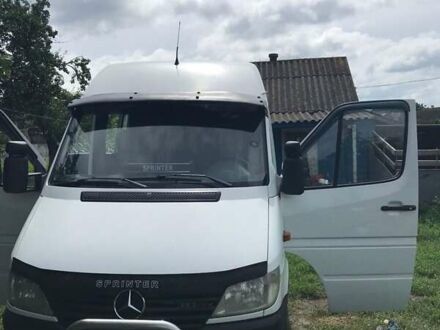 Белый Мерседес Sprinter, объемом двигателя 2.3 л и пробегом 559 тыс. км за 8800 $, фото 1 на Automoto.ua