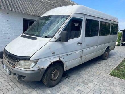 Белый Мерседес Sprinter, объемом двигателя 2.2 л и пробегом 300 тыс. км за 4500 $, фото 1 на Automoto.ua