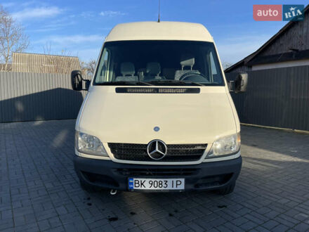 Белый Мерседес Sprinter, объемом двигателя 2.7 л и пробегом 545 тыс. км за 11400 $, фото 1 на Automoto.ua
