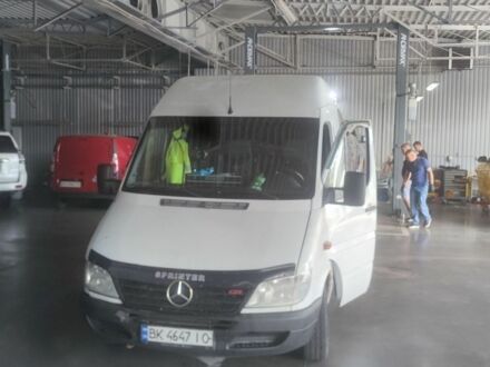 Білий Мерседес Sprinter, об'ємом двигуна 2.15 л та пробігом 400 тис. км за 9950 $, фото 1 на Automoto.ua