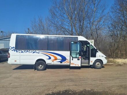 Белый Мерседес Sprinter, объемом двигателя 2.69 л и пробегом 300 тыс. км за 22800 $, фото 1 на Automoto.ua
