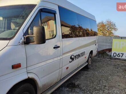 Мерседес Sprinter 2004 в Виноградове на Automoto.ua Белый Мерседес Sprinter, объемом двигателя 2.7 л и пробегом 4 тыс. км за 8800 $, фото 1 на Automoto.ua