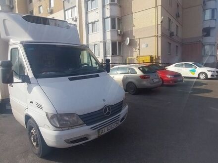Белый Мерседес Sprinter, объемом двигателя 2.15 л и пробегом 624 тыс. км за 9800 $, фото 1 на Automoto.ua